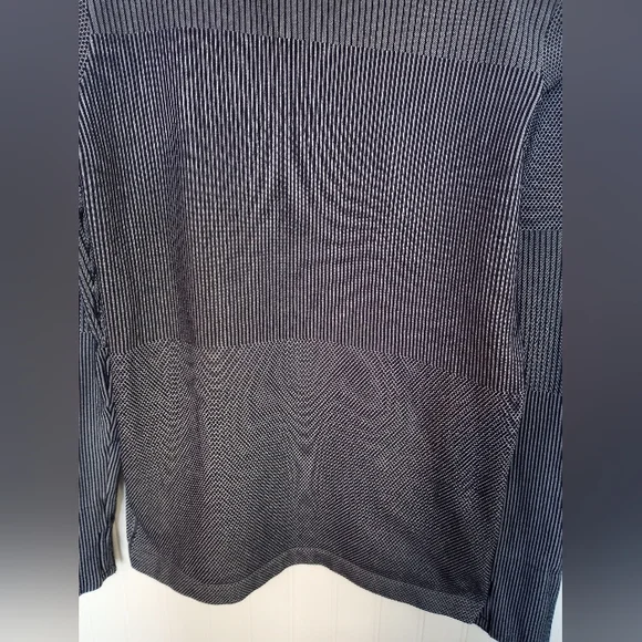 Athleta Flurry Blizzard Rib Turtleneck • Size L • Navy • Stretchy Base Layer EUC - Picture 9 of 11